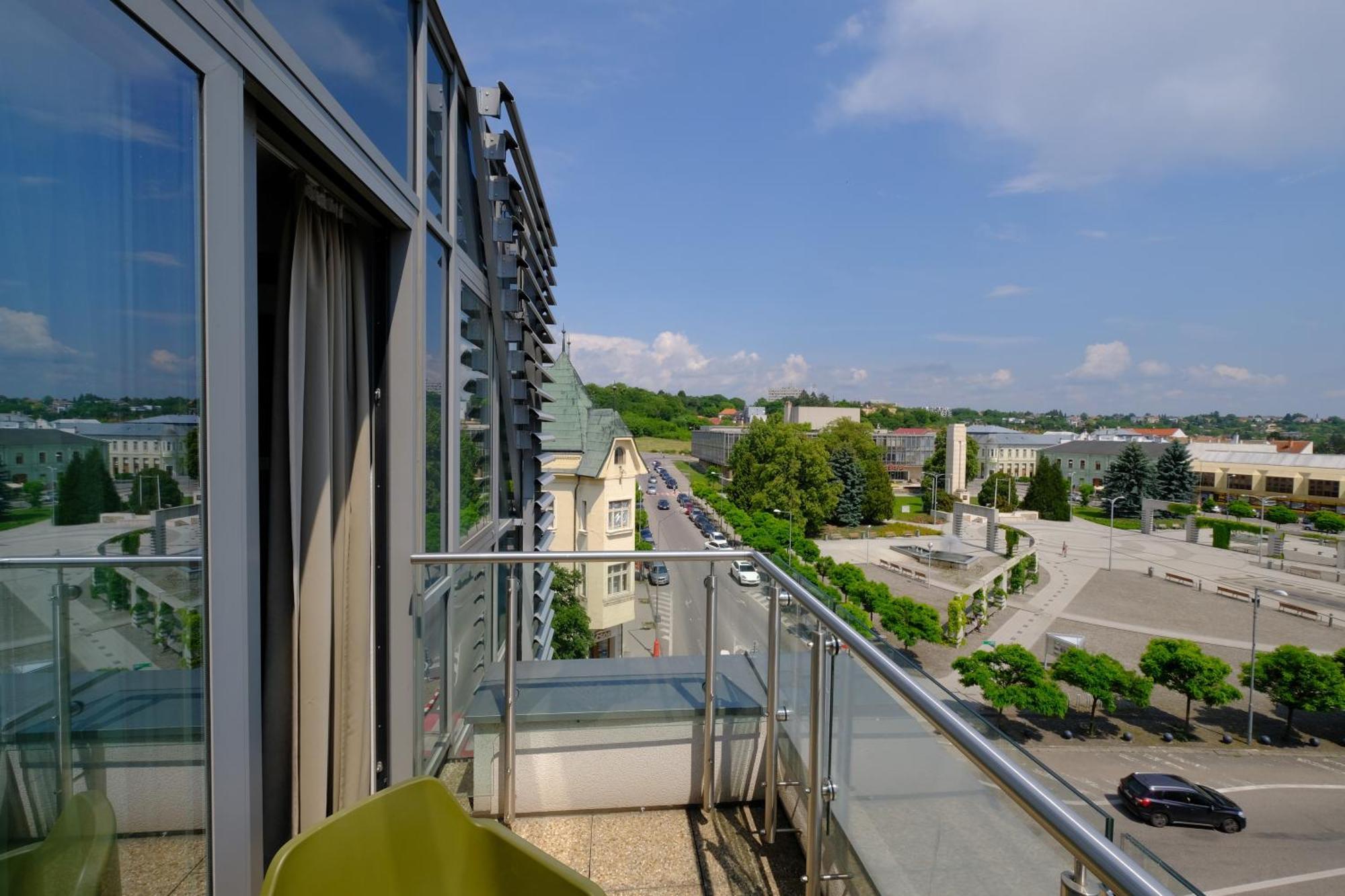 Business Hotel Astrum Laus Левіце Екстер'єр фото