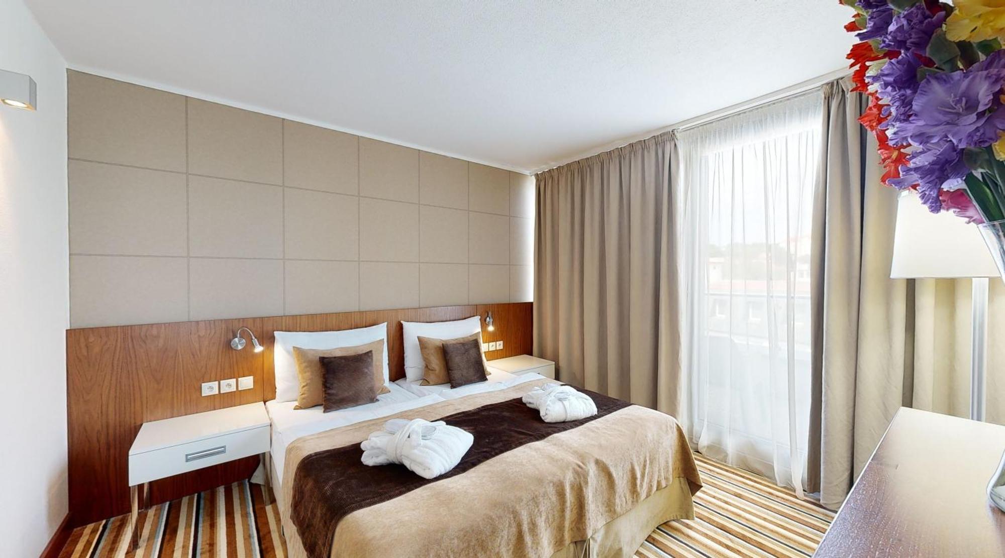 Business Hotel Astrum Laus Левіце Екстер'єр фото