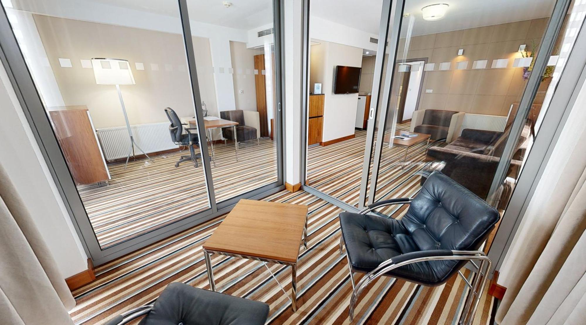 Business Hotel Astrum Laus Левіце Екстер'єр фото