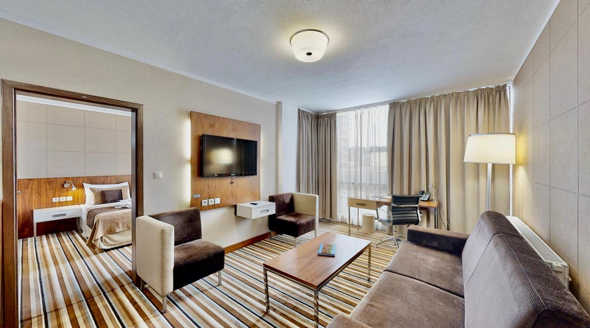 Business Hotel Astrum Laus Левіце Екстер'єр фото