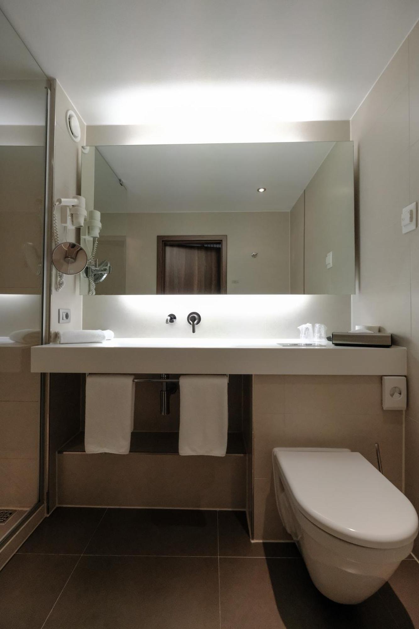 Business Hotel Astrum Laus Левіце Екстер'єр фото