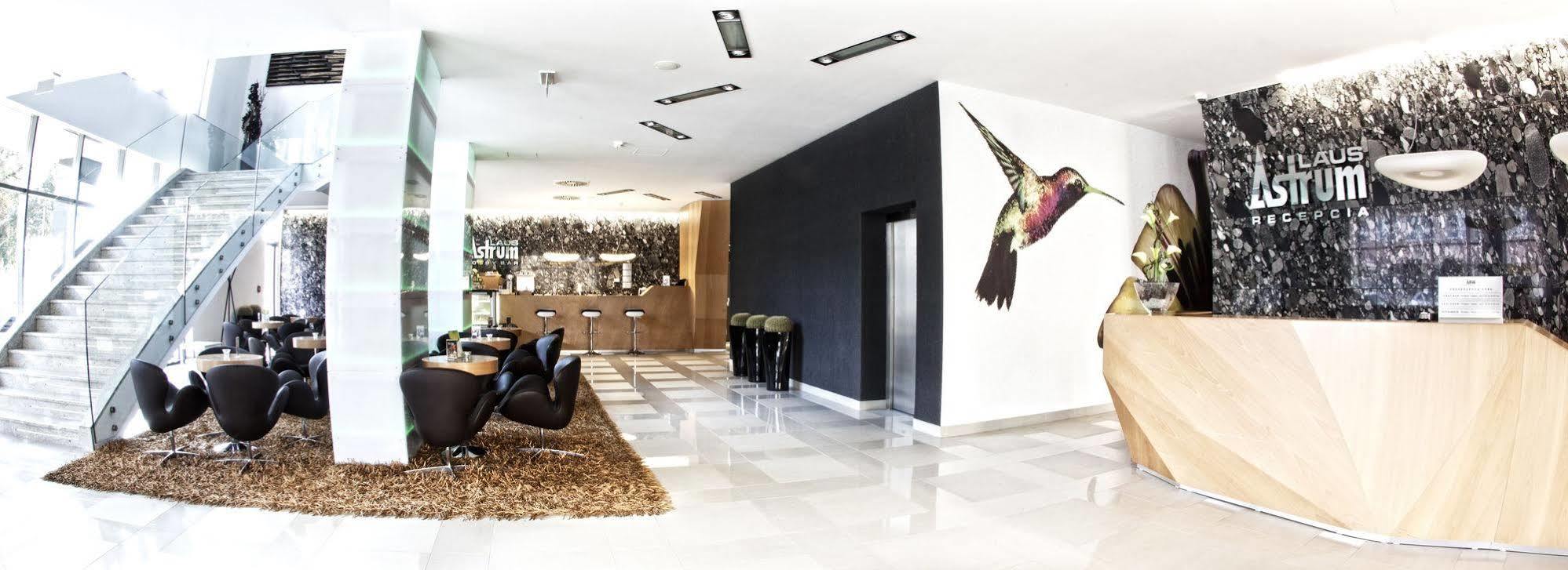 Business Hotel Astrum Laus Левіце Екстер'єр фото