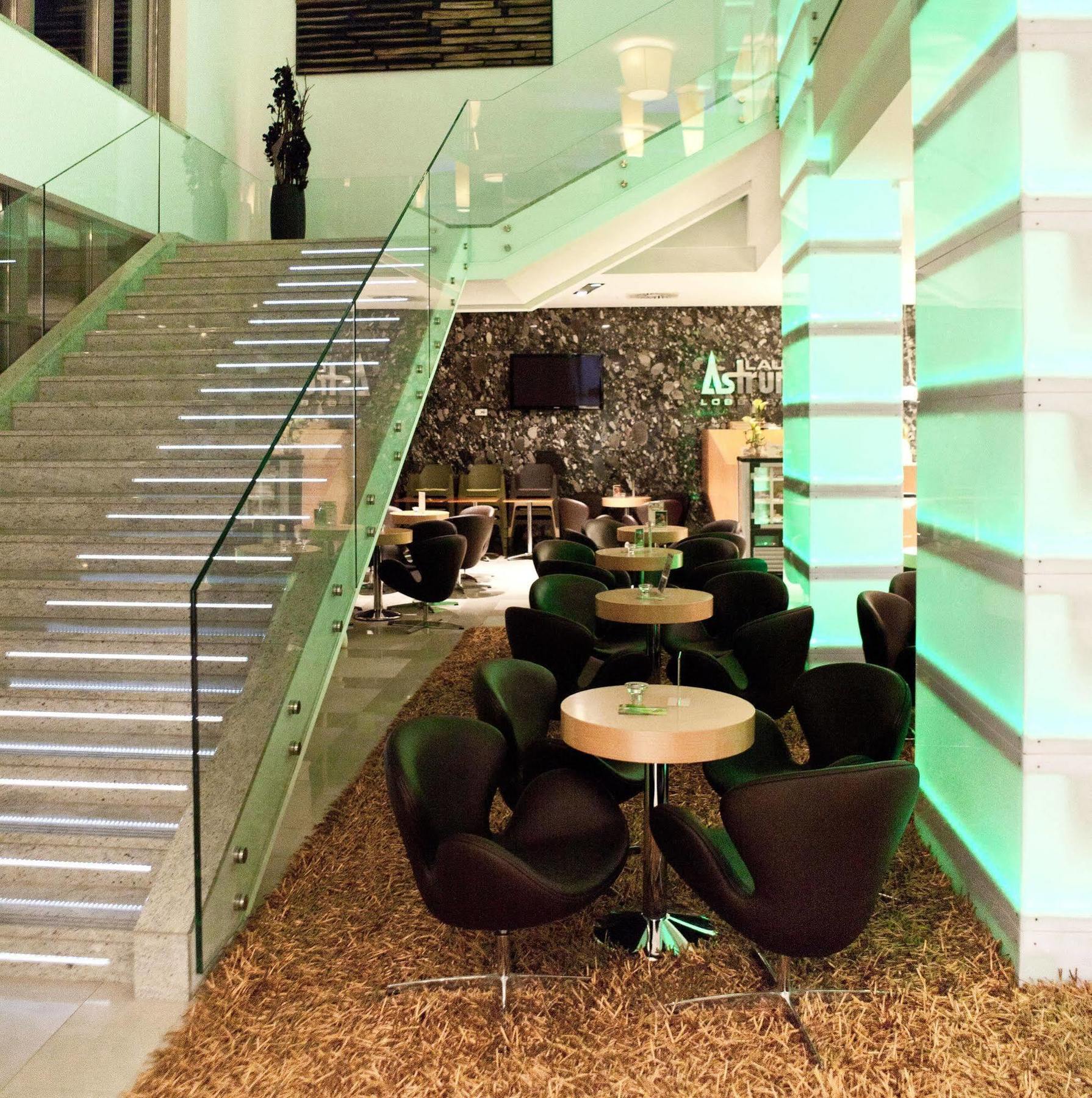 Business Hotel Astrum Laus Левіце Екстер'єр фото