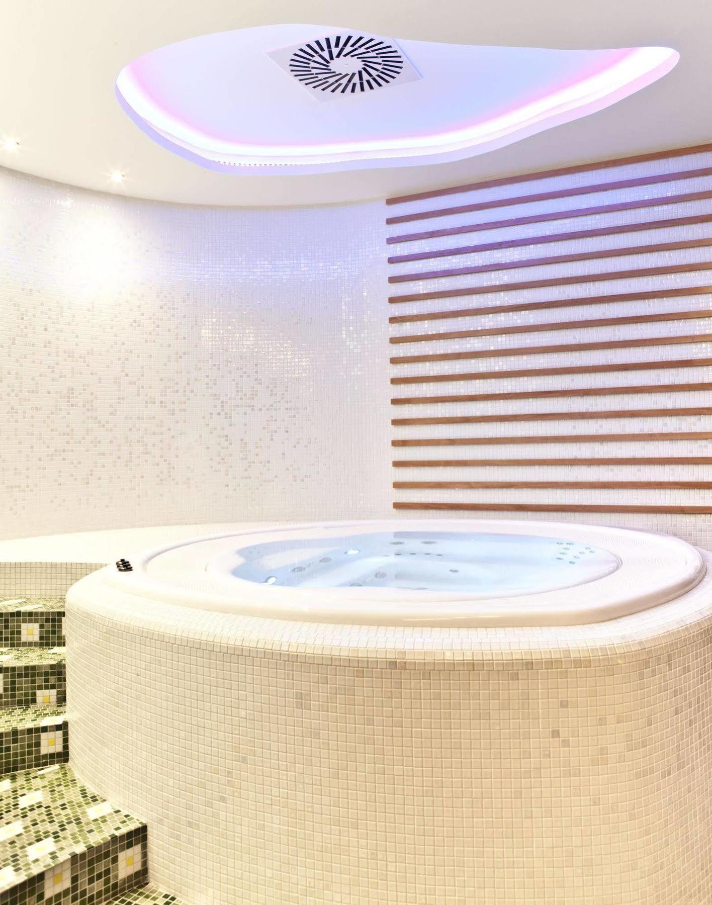 Business Hotel Astrum Laus Левіце Екстер'єр фото