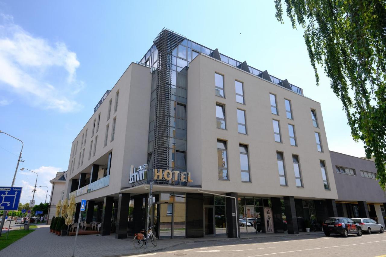 Business Hotel Astrum Laus Левіце Екстер'єр фото