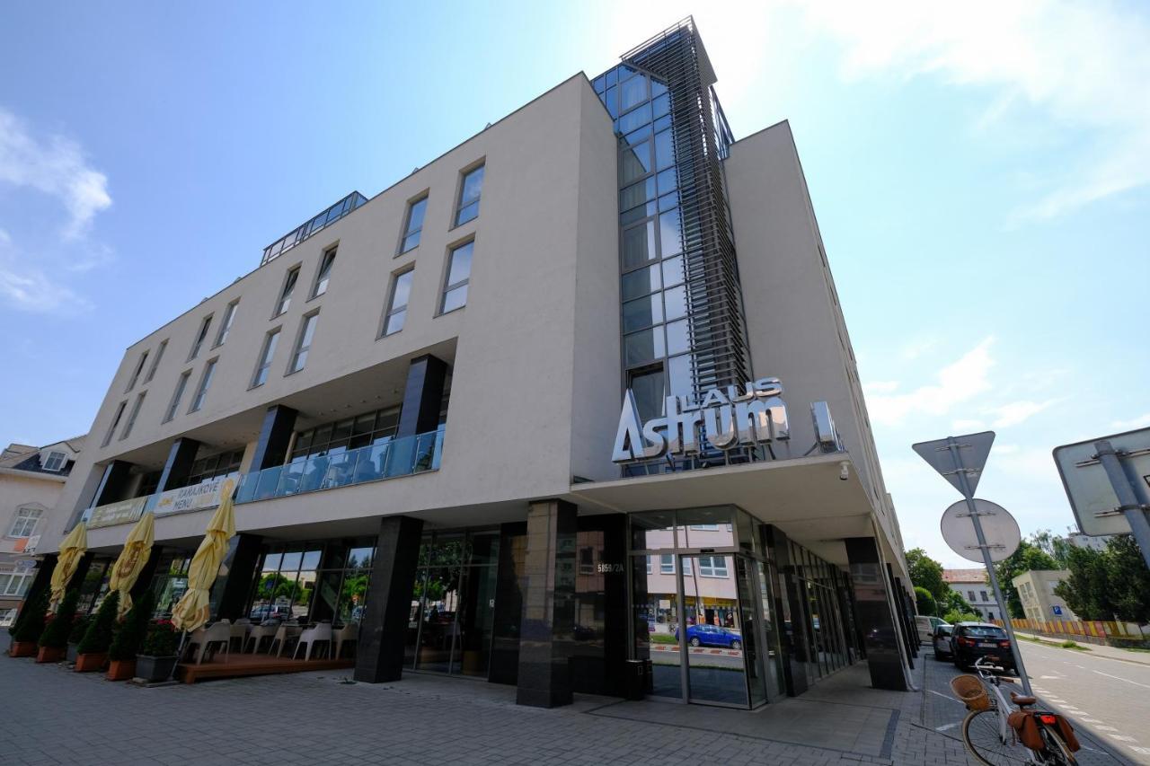 Business Hotel Astrum Laus Левіце Екстер'єр фото