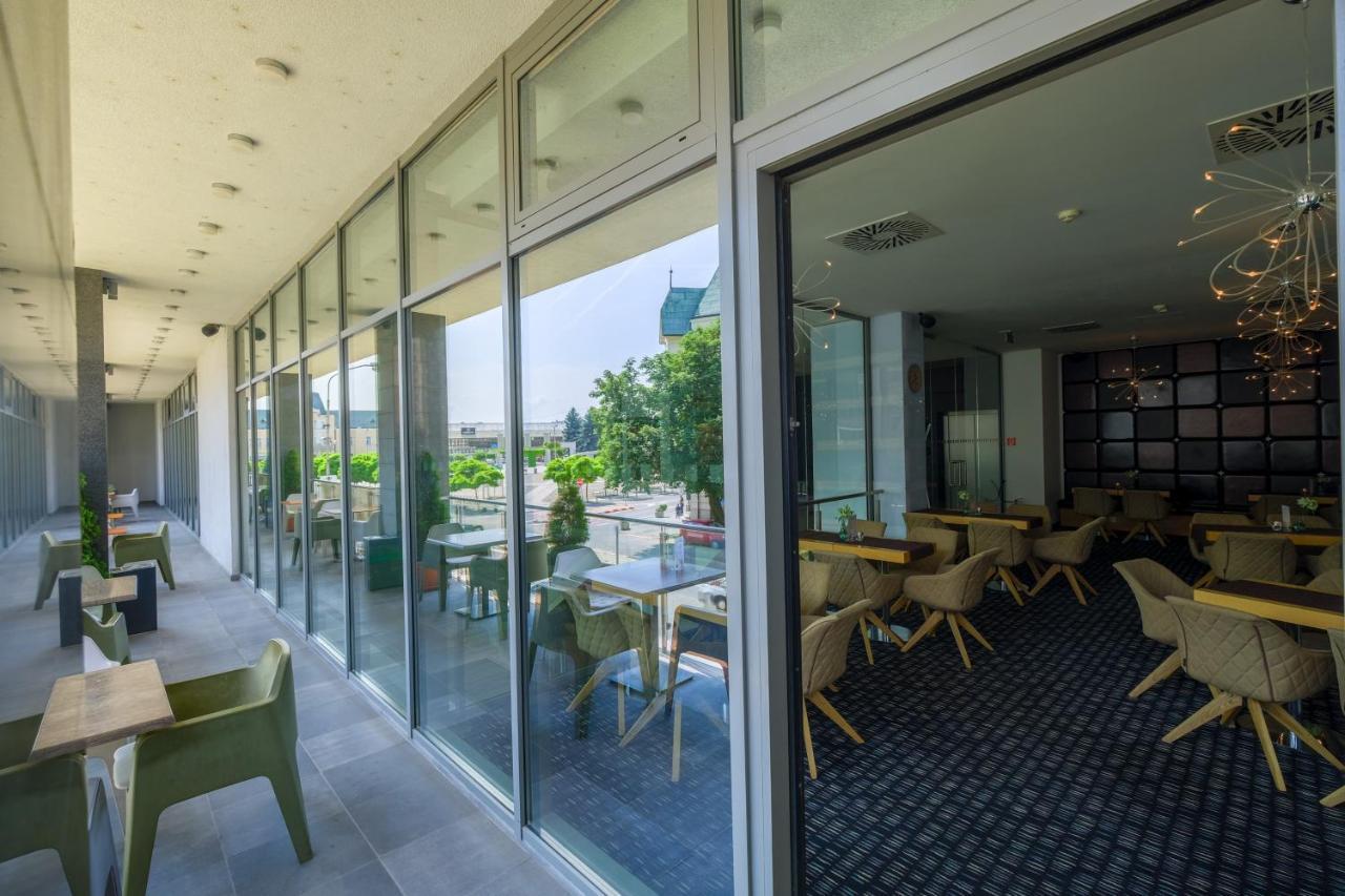 Business Hotel Astrum Laus Левіце Екстер'єр фото