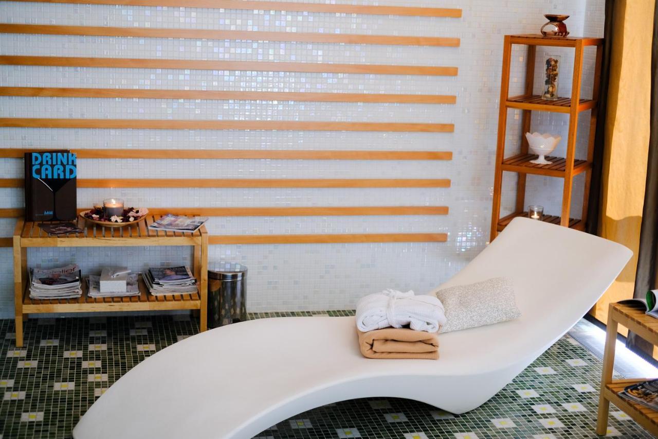 Business Hotel Astrum Laus Левіце Екстер'єр фото